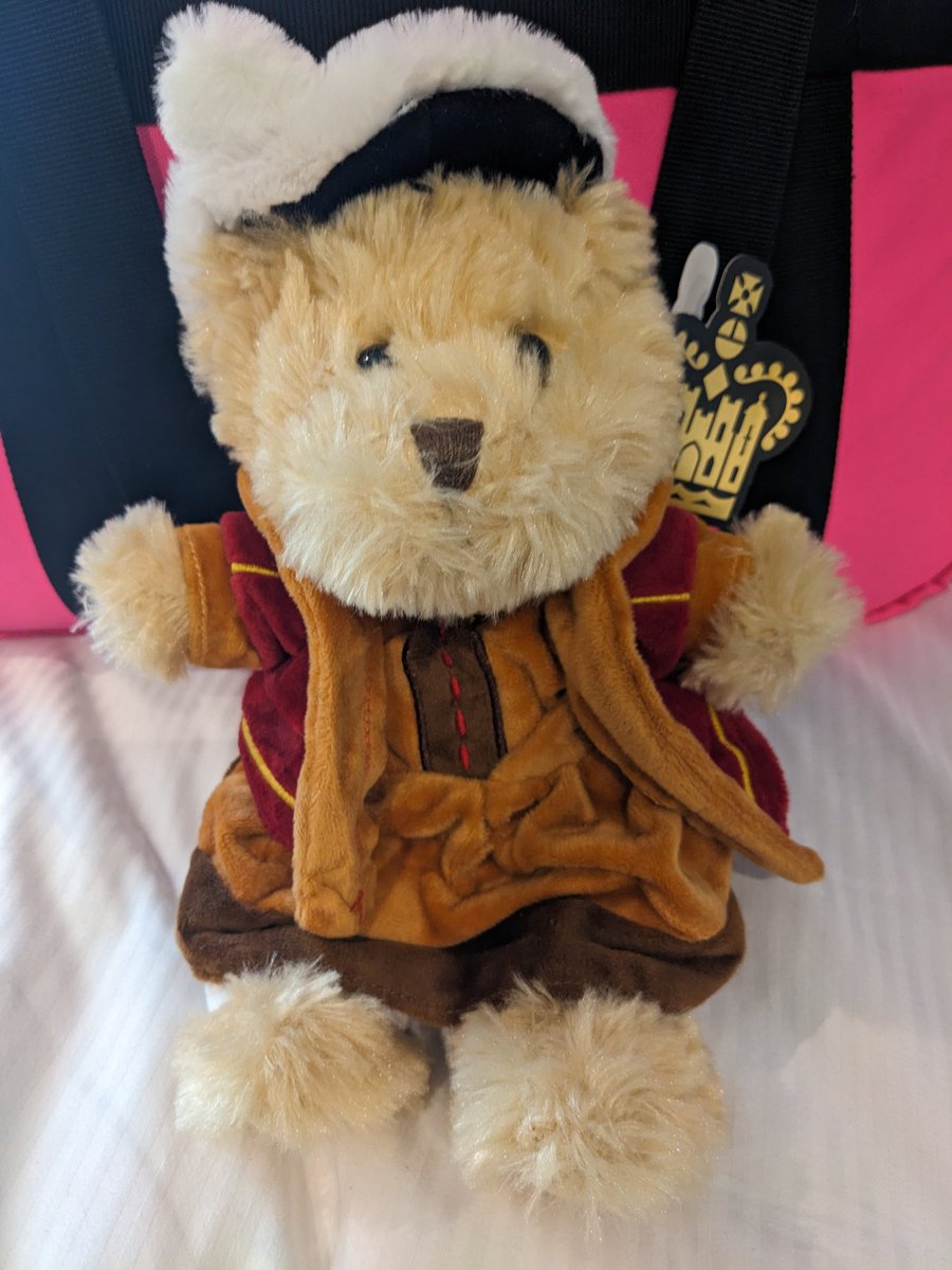 🎵 I'm Henry the eighth I am, Henry the eighth I am I am...🎵

Can't look at this bear and not think of Patrick Swayze's character, in 'Ghost', annoying the hell out of Whoopi Goldberg's. 🤣
