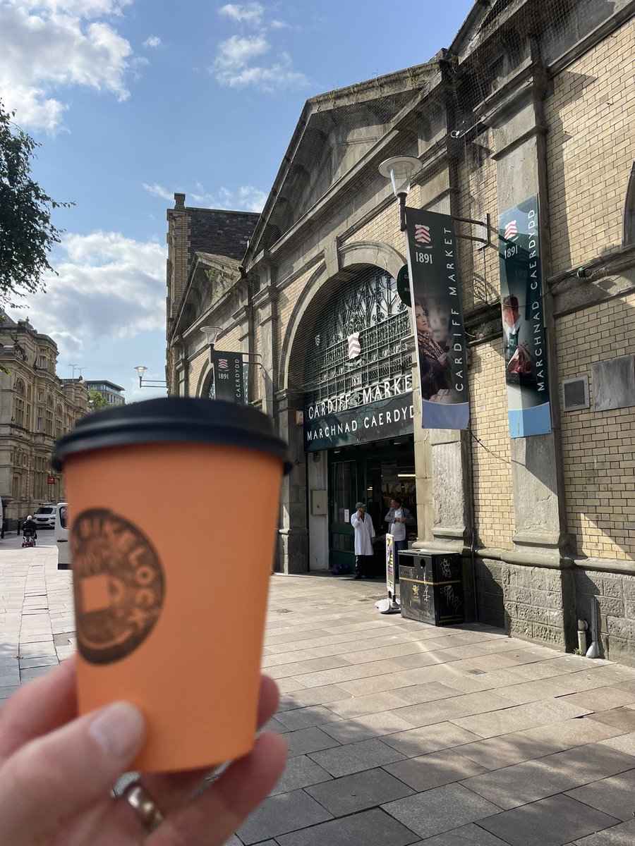 thebikelock's tweet photo. Beautiful @manumitcoffee &amp; fresh local produce everyday @thebikelock #simple @BankDairy @CardiffMarket_ @brainsbrewery #people #planet #profit 😊 https://t.co/yt9Dt8ch8W