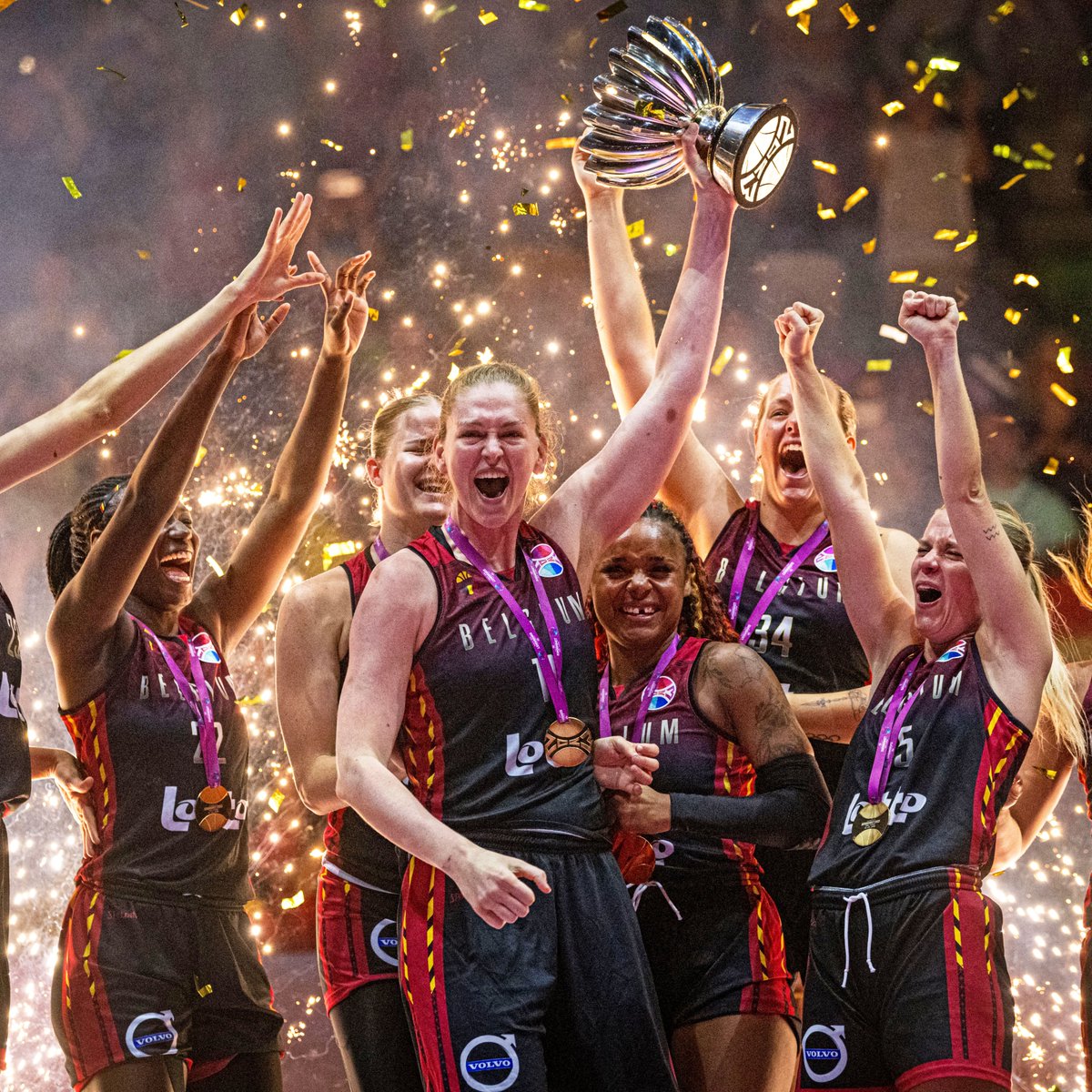 How it started: 🏆 How it’s going 🏆 #FIBAU18Europe #EuroBasketWomen