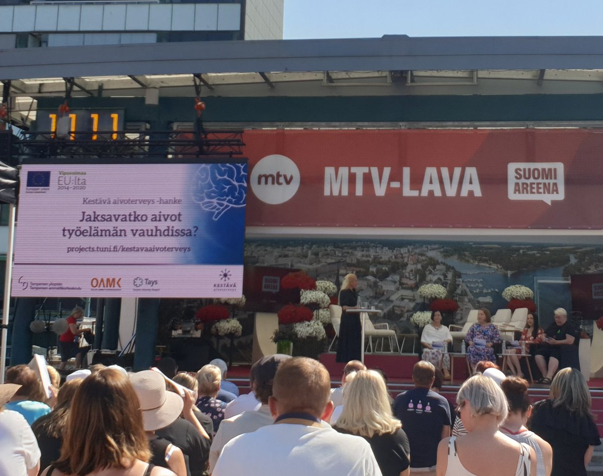 Helteisellä Porin torilla tärkeää asiaa aivoterveydestä työelämässä. Mielenkiintoisia käsitteitä: aivoergonomia, affektiivinen ergonomia ja aivoergonomian nostopöytä. 

<a href="/aivoterveys/">Kestävä aivoterveys</a> <a href="/SuomiAreena/">SuomiAreena</a> 
#työelämä #työhyvinvointi #aivoterveys