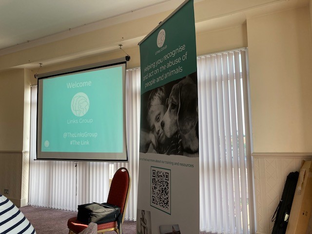 elliottofhook's tweet photo. Proud to represent @CatsProtection #PawsProtect at the @TheLinksGroup Training in Devon today. Great to meet colleagues from a range of different organisations, all working together to help recognise the signs of abuse of animals, children & adults & how to act #TheLink https://t.co/CfGv83W8VK
