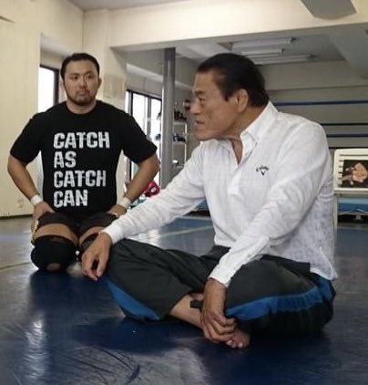 Hideki55Suzuki's tweet image. 6years ago.

Inoki said,
‘’My body has become weak," 
but Inoki easily succeeded in hurting my neck and ankle.
Inoki eyes were burning with fighting spirit.
It is 闘魂
#INOKI
#Prowrestling