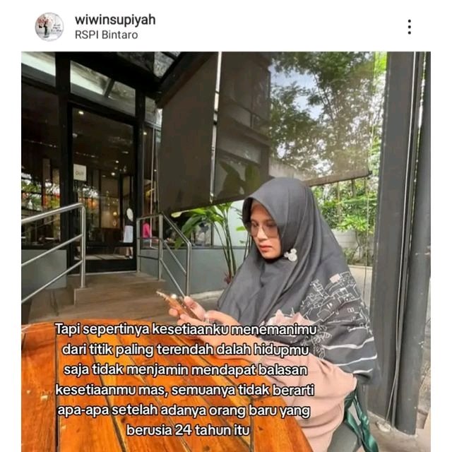 Dibalik kesuksesan suami, ada istri yg selalu mendoakan dan mendukung.... 

sampai akhirnya...
