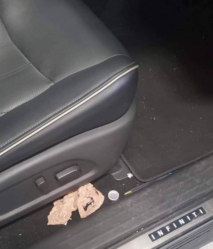 mlota_azola's tweet photo. She found this in my car😭😭😭

Gents can you please quickly advice me on how i can defend myself on this. 👀 https://t.co/W7mmllumAE