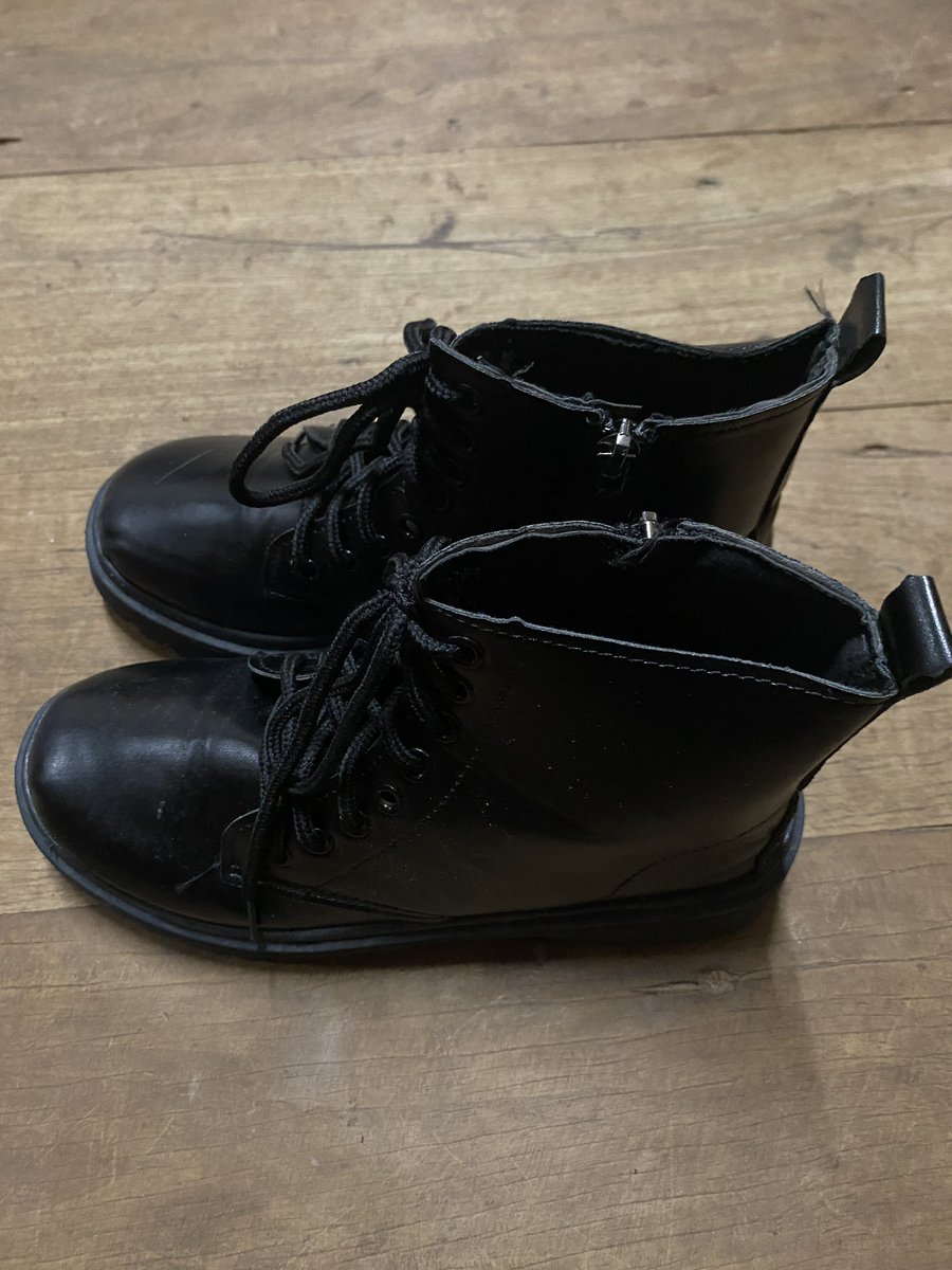 su_preemlukr's tweet photo. ส่งต่อรองเท้าꕀ˚ ༘
Size : 36-37 
Price : 200฿ ส่งฟรี
- พร้อมโอนลดได้นะคะสนใจสอบถามก่อนได้นะ

#ส่งต่อ #ส่งต่อเสื้อผ้า #ส่งต่อรองเท้า 
#ส่งต่อรองเท้ามือสอง #รองเท้ามือสอง #รองเท้ามือสองของแท้ #ส่งต่อรองเท้าหนัง
#ส่งต่อเสื้อหา #ส่งต่อเสื้อผ้ามือสอง https://t.co/S3ZDXmry5d