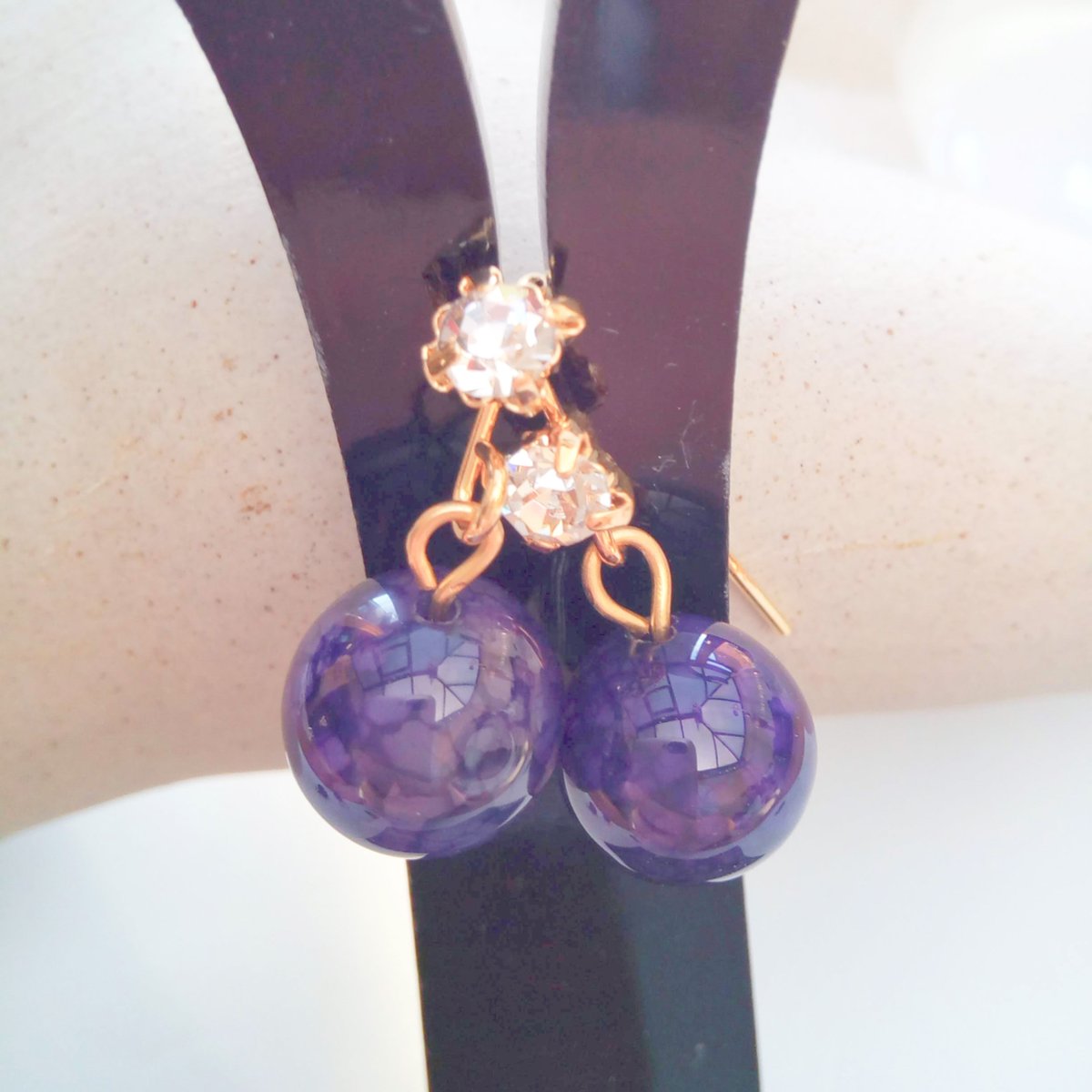 These Purple Agate Earrings with Gold Plated Ear Hooks & a Crystal would look great for a special occasion, or they would make a great gift for someone special. Price £10 + P&P a pair. folksy.com/items/7430786-… #newonfolksy #oswestryjewels #agateearrings #purpleearrings #giftforher