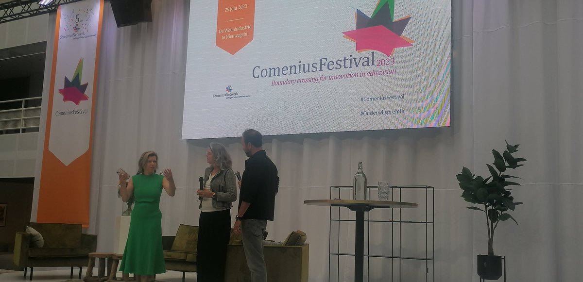 Start van het #ComeniusFestival van #ComeniusNetwerk, de HogerOnderwijsVernieuwers, op hun 5-jarige jubileum. Het thema " #Boundarycrossing for innovation in education". Sluit mooi aan bij #Seamlesslearning. Dit jaar ook gekoppeld aan de #NationaleOnderwijspremie van <a href="/NWONieuws/">NWO Nieuws</a>