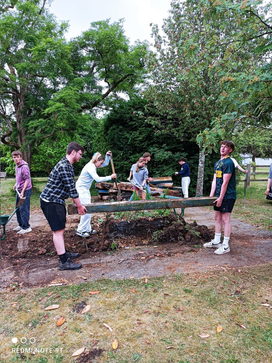 RCSixthForm's tweet photo. Y12 community project at a local care home - gardening, painting and playing games with residents! #empathy #service @JonnieHoworth https://t.co/Lm3vxEPgSL