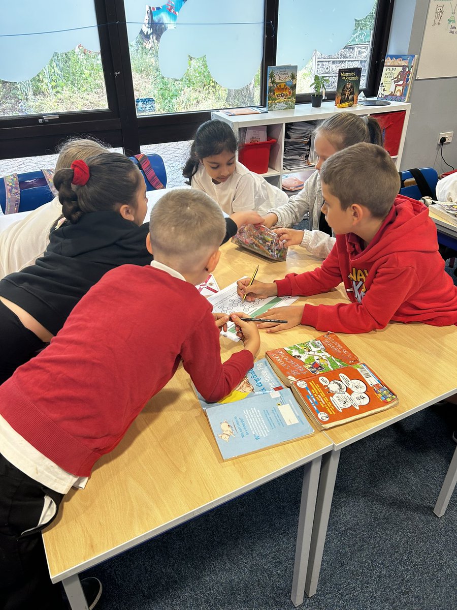 Stukeley_2019's tweet photo. Working in our sport day teams to complete the escape room! There is lots of competing and collaborating going on! https://t.co/dm9NFhHpCp