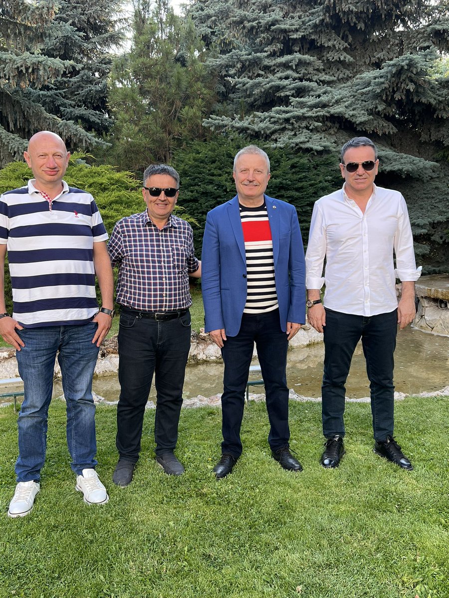 drmahmutkocak's tweet photo. #afyonkarahisar, şehrimizin yetiştirdiği Avrupa ve dünya futbolunun önemli menejerlerinden ,dostumuz #CeylanÇalışkan’ı misafir ettik. Futbol konuştuk. Biraz Emirdağ biraz Belçika derken zamanın nasıl geçtiğini anlayamadık. #futbol #menejer #spor @ikbalthermal https://t.co/PNefquoPhK