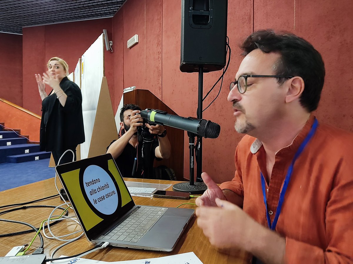 "Tendono alla chiarità le cose oscure...", come sottolinea <a href="/FedeleCongedo/">fedele congedo</a>. El'apertura ne è un esempio paradigmatico.#opentusk #OpenData