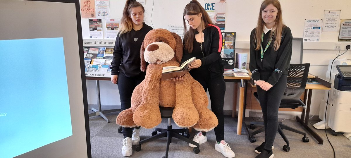 DyceAcadLibrary's tweet image. Our S3s are all raring to go promoting Aberdeen Reads at Dyce Primary.