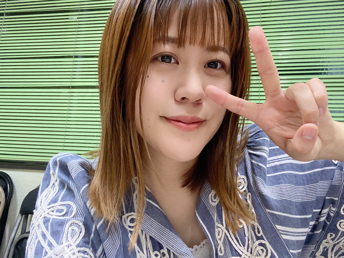 seikajd's tweet image. 移動の疲れが隠せない顔面ですが笑
いまから #FMみやこ さん生放送📻✨
19:00〜だよ、ぜひ聴いてぇえ〜〜