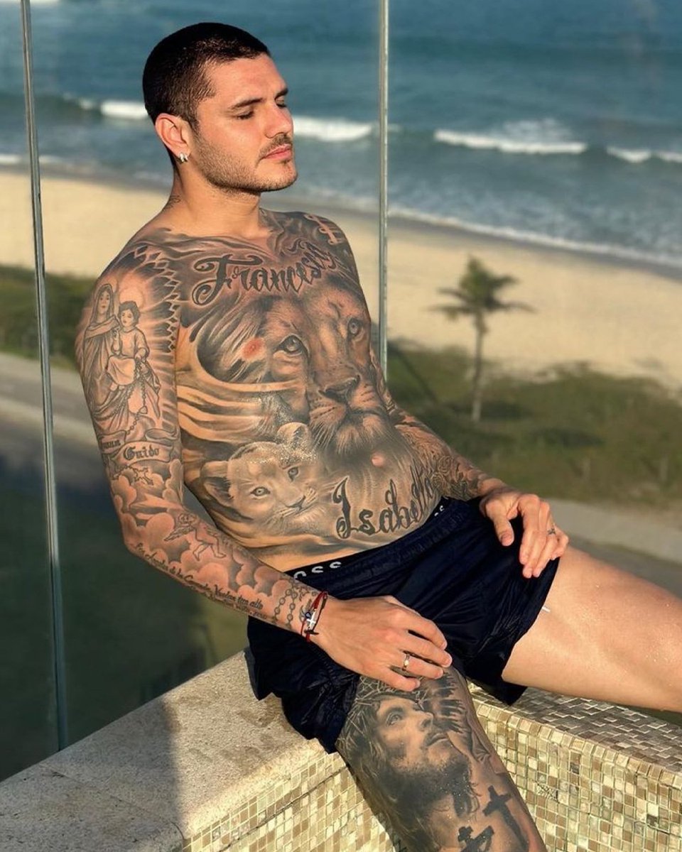 ChampionsLeague's tweet photo. Soaking up the ☀️

#UCL https://t.co/2BciJVILrJ