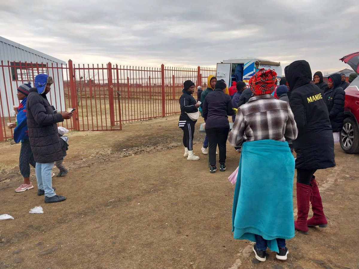 ♦️In Pictures♦️

EFF ward49 Councillor Candidate, Fighter Nkahiseng Shale serving soup and bread outside the Sassa Mobile Clinic in Thaba Nchu.

The EFF is built on the principles of caring for the Marginalized people of our society

#VoteEFF