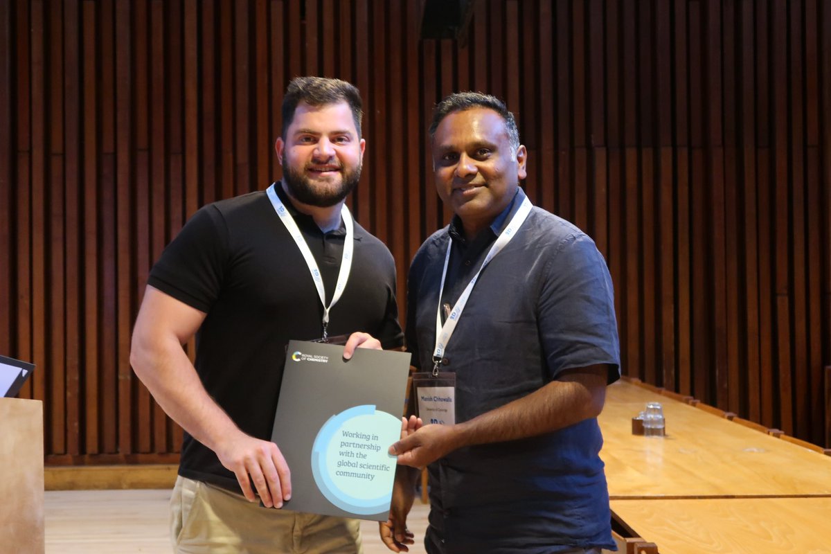 The Best Poster Prize of 2D TMDs 2023 goes to Yasir Noori, Nikita Arya, Shen Zhao, Suvodeep Paul, Iryna Kandypka. 

Congrats to all the winners and thanks <a href="/RoySocChem/">Royal Society of Chemistry</a> for sponsoring.