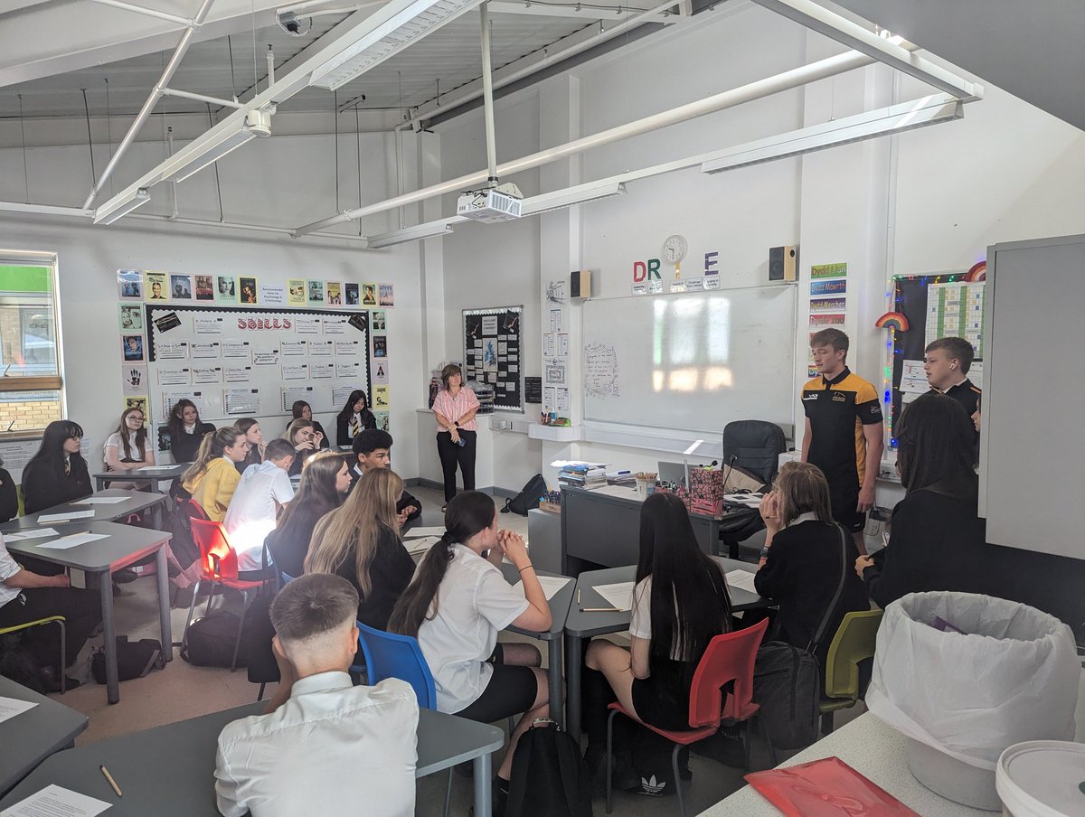 Y10 had the opportunity to join our Y13 Psychologists to help with their personal investigations this morning. It was great to get science and psychology working together and to give KS4 a taste of our wonderful psychology department <a href="/NHS_Psychology/">NHS Psychology & Criminology</a> <a href="/Community_NHS_/">Community@NHS</a>