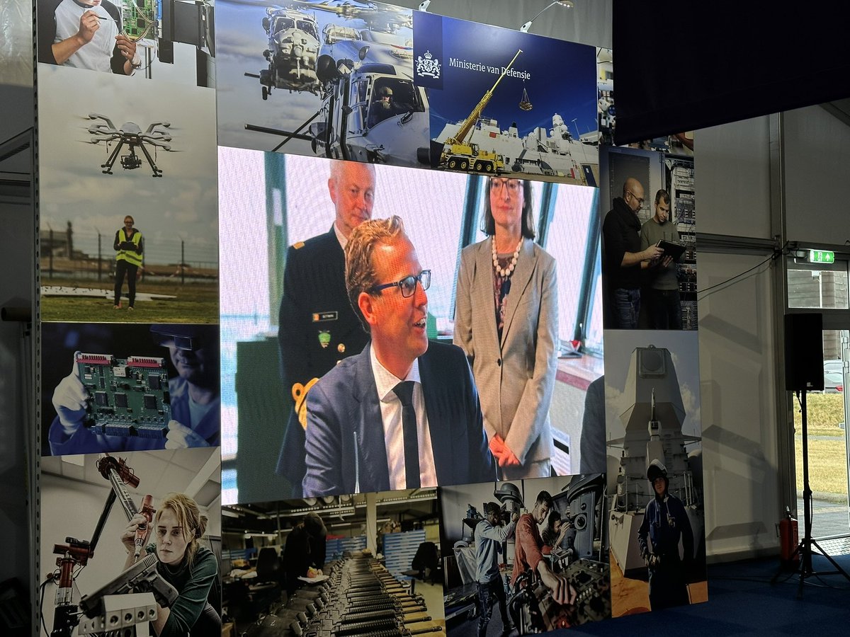 PJMSchulten's tweet photo. Via een live-verbinding is de ondertekening met veel belangstelling gevolgd door de teams van defensie en de industrie. https://t.co/wcY3WjXrBR