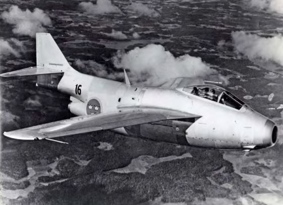1955-06-29: Haveri med J 29A Tunnan ur Upplands flygflottilj (F 16), 3 km SV Valö kyrka (11,5 km NO Österbybruk).
Ff genomförde ett pass enskild luftstrid på höjder mellan 8000 och 3000 meter. Under flygpasset hanns med ett antal luftstridssituationer som utvecklades på det 1⃣