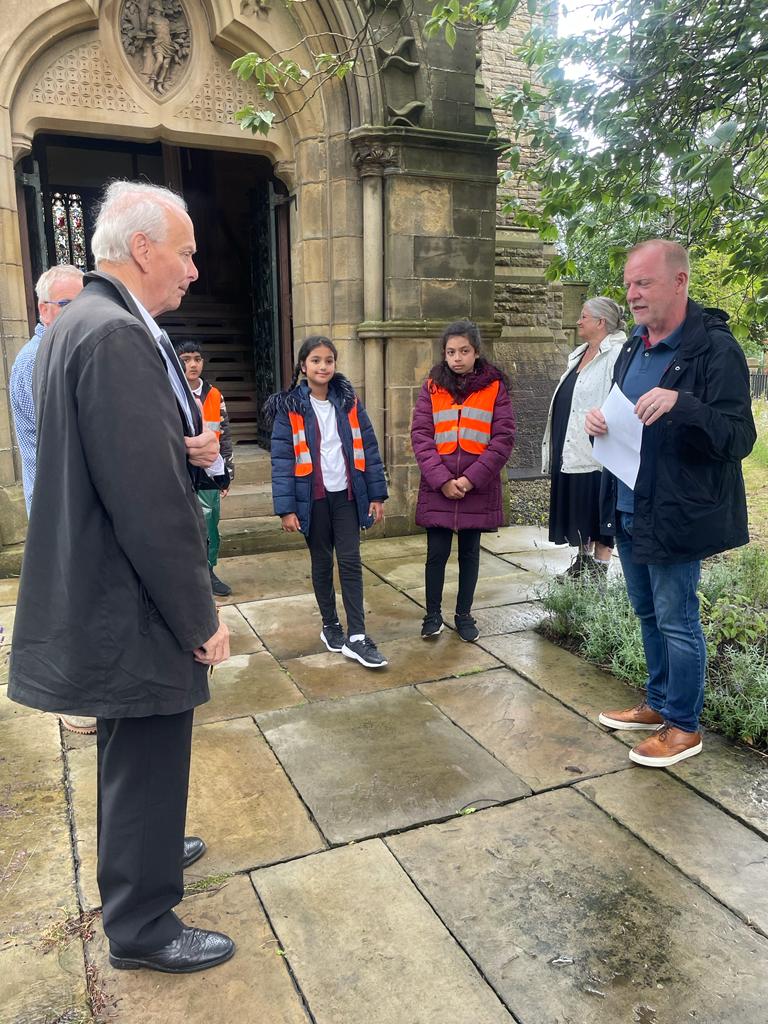 We're recovering today after another @RHSBloom judging day. This time for Spotland and Falinge.

Here's what the judges saw this time around ⬇️

@StEdmundsRoch's entry concentrates on biodiversity and the upkeep of this Grade 1 listed historic building.