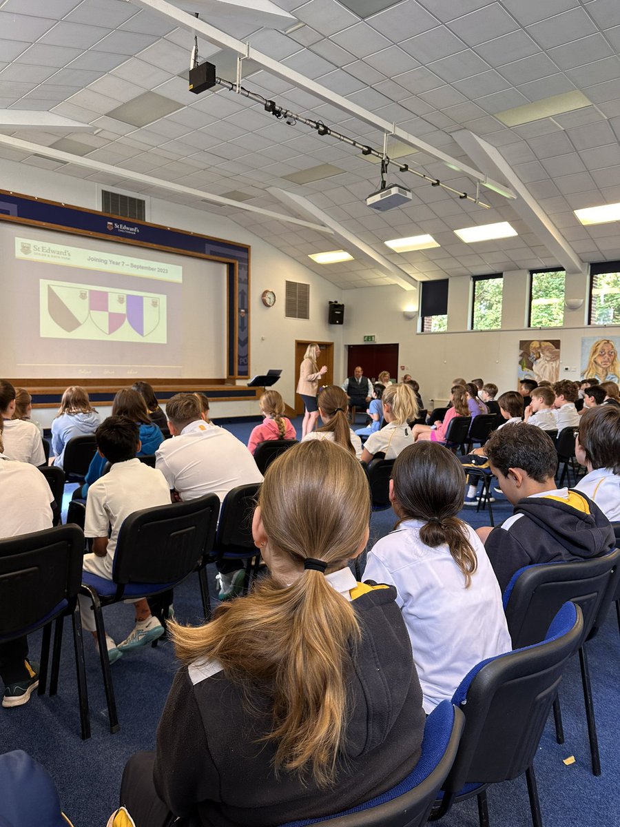 Beaulieu_Head's tweet image. Excitement for our new @StEdwardsChelt #SECYr7 as the #SortingHat is about to work its magic as house are being allocated!