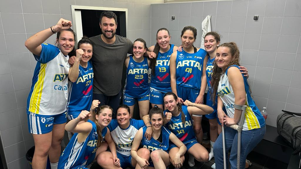 El equipo senior de @estudio_adrian_perez <a href="/turismocarballo/">Turismo Carballo</a> tendrá mañana viernes a partir de las 19:30 la recepción oficial en el @carballomola por su brillante temporada.En su debut en la segunda división logró el subcampeonato de liga y el ascenso a 1 división