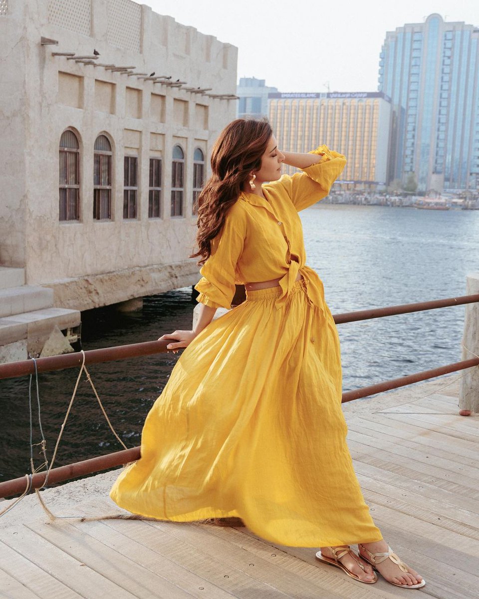 A Yellow dress and yelloads of happiness!! Ft. #RaashiiKhanna 💛😍

#Raashii #Tollywood #TeluguFilmNagar