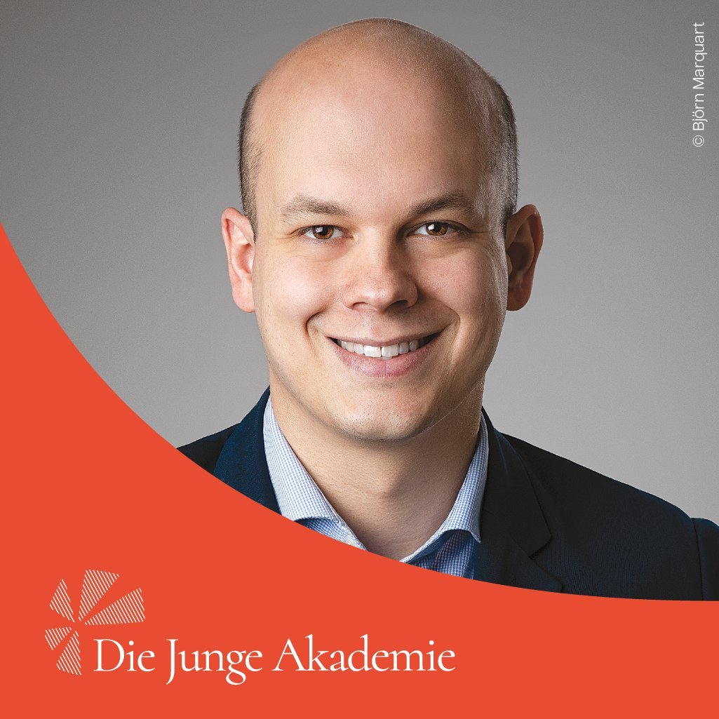 An der <a href="/Uni_Stuttgart/">Uni Stuttgart</a> und am <a href="/MPI_IS/">Intelligent Systems</a> forscht <a href="/PRothemund/">Philipp Rothemund</a> zu #Robotikmaterialien. #Materialwissenschaften, #Mechanik und #SoftRobotics sind dabei seine Schwerpunkte.
🔗 t1p.de/cqt8z
#jungeakademie