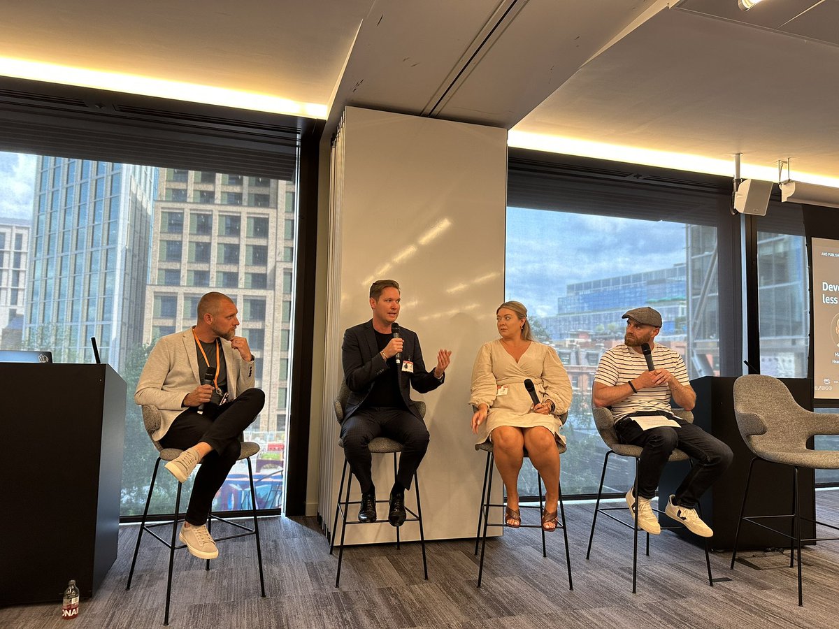 massimopini's tweet photo. Panel discussing how publishers can develop customer insights in a cookie-less world at the #AWS Publishing Symposium. #digitalpublishing #publishing https://t.co/egUUHc9zhO