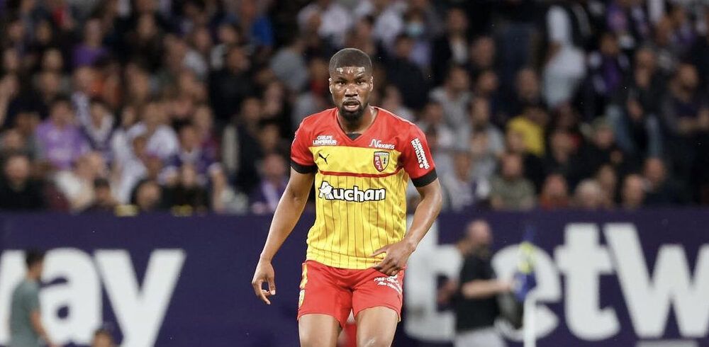 lucas_vezzani's tweet photo. MERCADO MOVIDO 🤯

El #Lens ya cerró la llegada de #Diouf 🇨🇵 desde el #FCBasel por 15M de euros 💵

#Fofana 🇨🇮 está cada vez más cerca de emigrar al #AlNassr 🇸🇦

Ya mandó una oferta de renovación a #Danso 🇦🇹. Ambas partes esperan llegar a un acuerdo pronto. https://t.co/HAoxdsP1Mt
