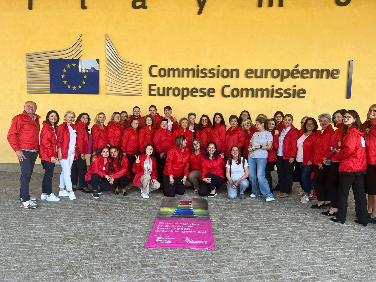 Experiență #AmbasadorErasmus la Bruxelles. 37 de ambasadori, alături de mentorul lor, Ileana Racoviceanu, au participat la această activitate. Rețeaua ambasadorilor de învățare #Erasmus numără 47 de ambasadori, implicați în activități de învățare și diseminare. Pentru că ne pasă.