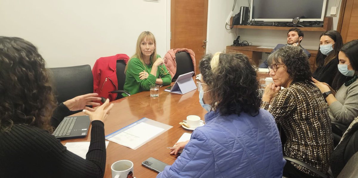 En mi calidad de Presidenta de la Comisión de Salud de la <a href="/Camara_cl/">Diputadas y Diputados de Chile</a> me reuní, junto a mi equipo, con la Subsecretaria de Salud Pública <a href="/AlbagliAndrea/">Andrea Albagli Iruretagoyena (ella/she/her) 🌳</a> para abordar prioridades en el trabajo legislativo 2023. Planteamos también la preocupación por los  Eventos Supuestamente