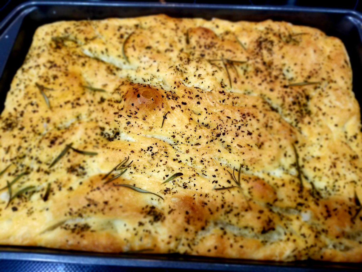 Morning friends! 😘

Homemade focaccia done! It turned out amazing! Stay awesome!! 💜✌