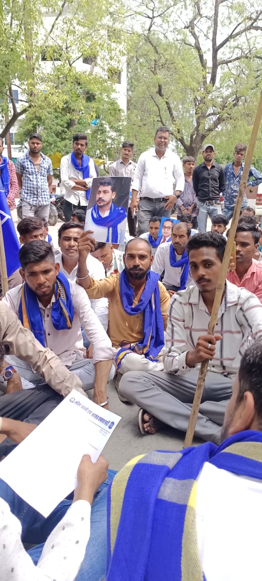 DurgesChouhan17's tweet photo. उज्जैन में भाई चंद्रशेखर आज़ाद पर हुये हमले के विरुद्ध धरना एव ज्ञापन देकर जेड प्लस सिक्योरिटी की मांग की गई।
#Security_For_BhimArmyCheif https://t.co/0GQtlFuHts
