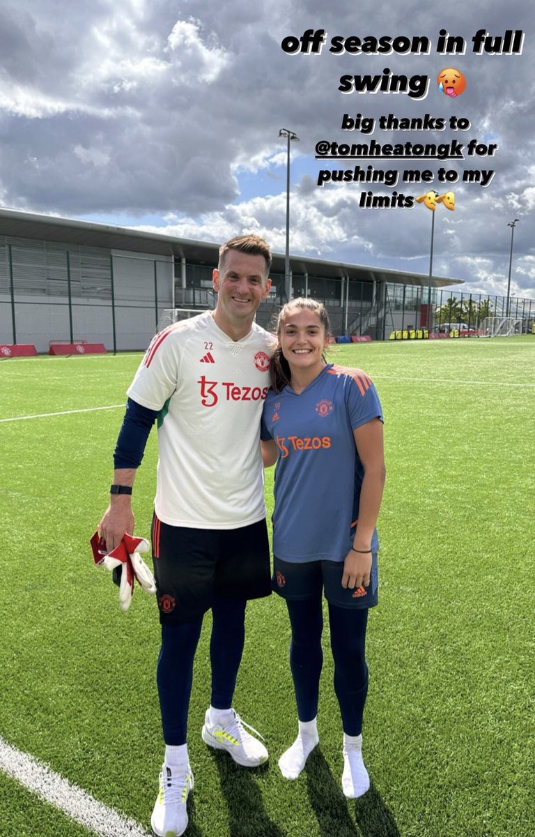 Brilliant to see @TomHeatonGK working with @smiddletonpatel 🙌

GK Union🧤

📸 saf_middleton - Instagram 

#MUWomen #MUFC