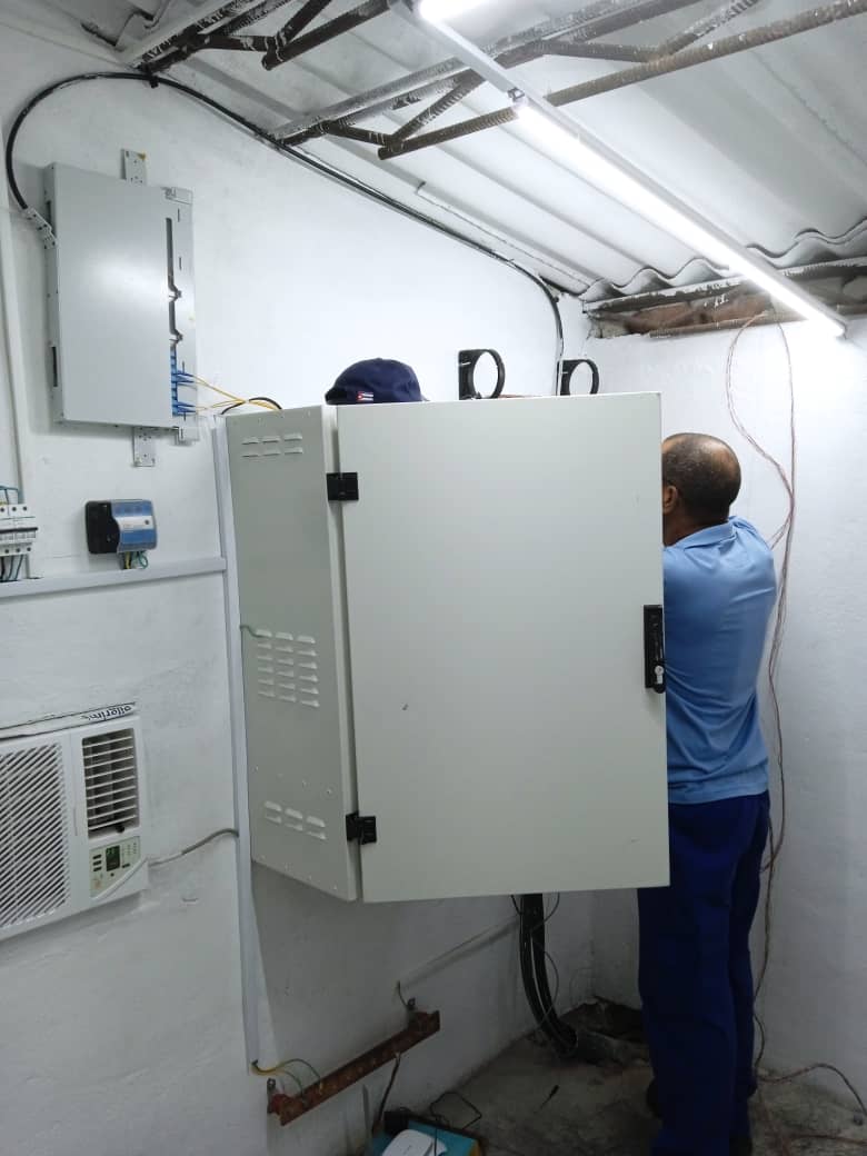 LeonelH23305102's tweet photo. Instalan nuevos servicios de telefonía básica en el poblado el tronco en la isla de la juventud como parte del crecimiento de la densidad telefónica y la satisfacción de los pobladores de la localidad  #CubaViveYTrabaja #SentirPinero @CardosoVigo @IrnLpezCrdenas1 @yendrismr https://t.co/f6js8JZN79