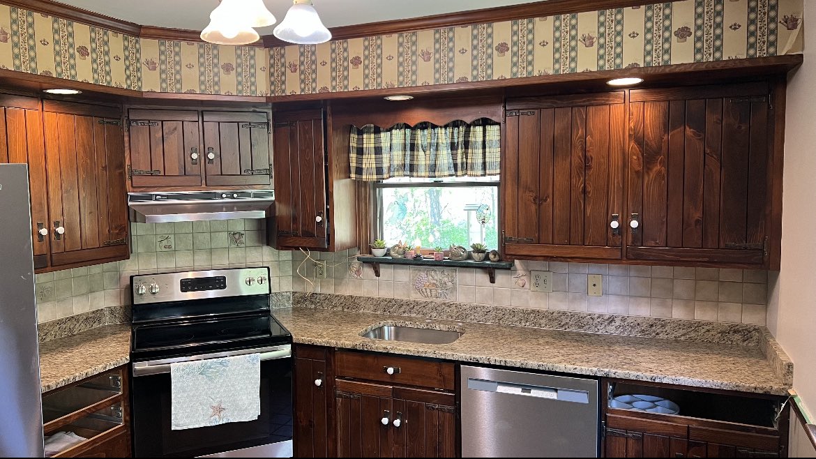 GFgranitellc's tweet image. It’s throwback Thursday! 

Here’s a small collection of kitchen installs we’ve done!

#goodfellasgranite #kitcheninstall #installation #granite #kitchencountertops #trending #suggestedforyou