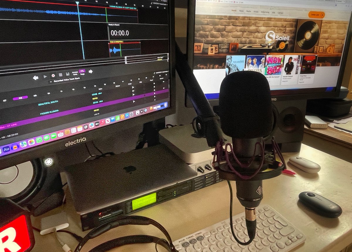 jasonantonyking's tweet photo. More work before work this morning #homestudio #voicetrack #radio https://t.co/h5cvYPjK8k