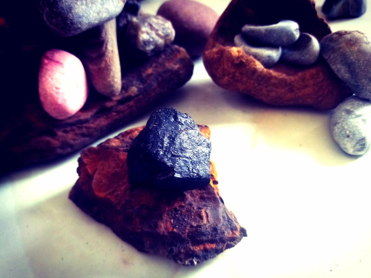 Foraging on Scalby beach with little miss creativity <a href="/SmithDawn39499/">Dawn Smith</a> we found several cool stones and drift wood to make things from.
Amongst the haul was this, what we think is whitby jet!
Jet black, as light as coal, but much more dense and leaves a brown line on paper!