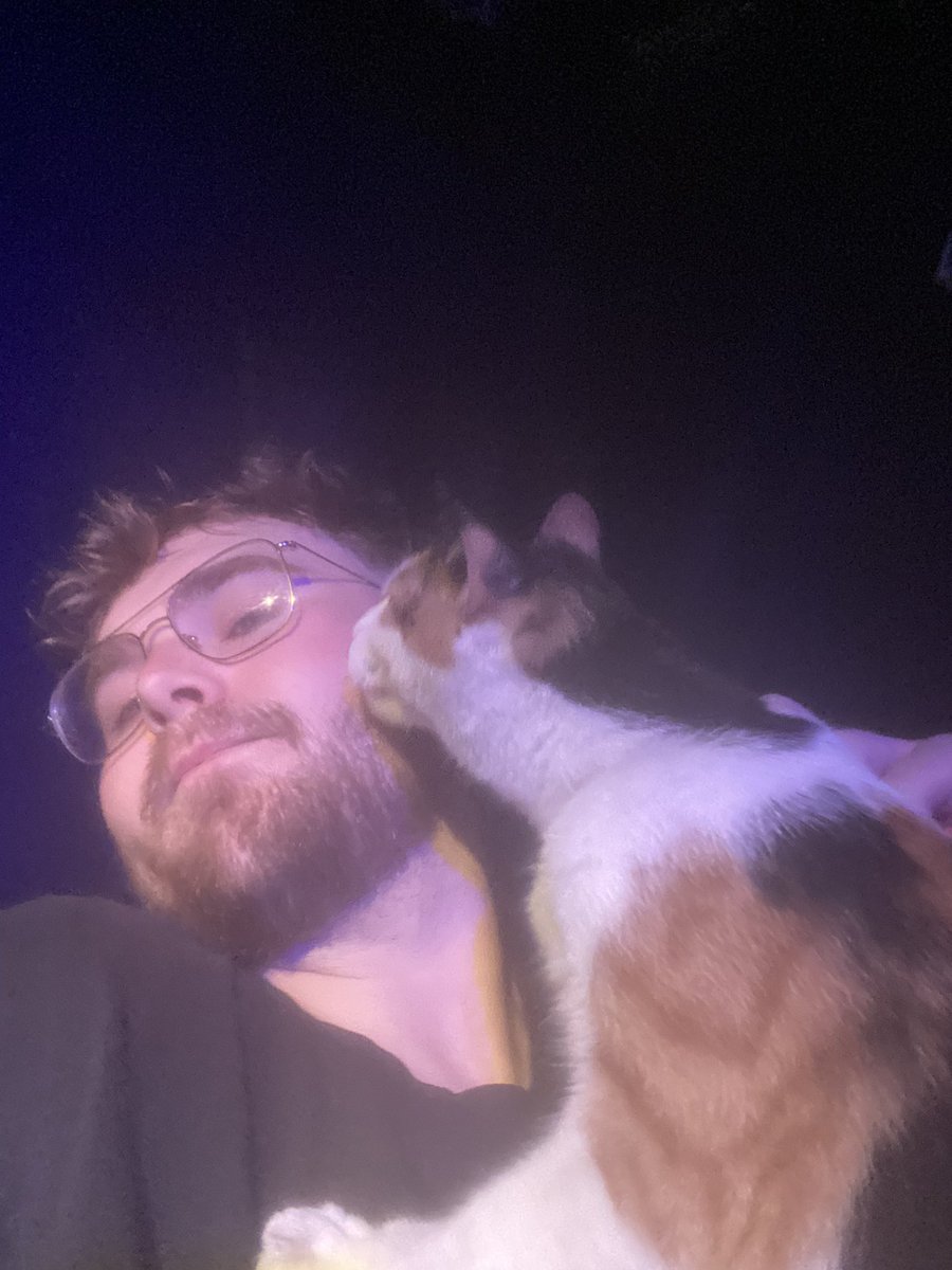 Few snaps from Tech rehearsal. Swipe to end to see our surprise guest. 

‘EVERYTHING THAT ANNOYS ME AND YOU’

LIKE, SHARE AND COME SEE THE BLOODY SHOW!!

London🎟️ rosemarybranchtheatre.co.uk/show/everythin…

Edinburgh 🎟️ tickets.edfringe.com/whats-on/every…

@rosiebtheatre <a href="/edfringe/">Edinburgh Festival Fringe</a> @greensidevenues 

#actor
