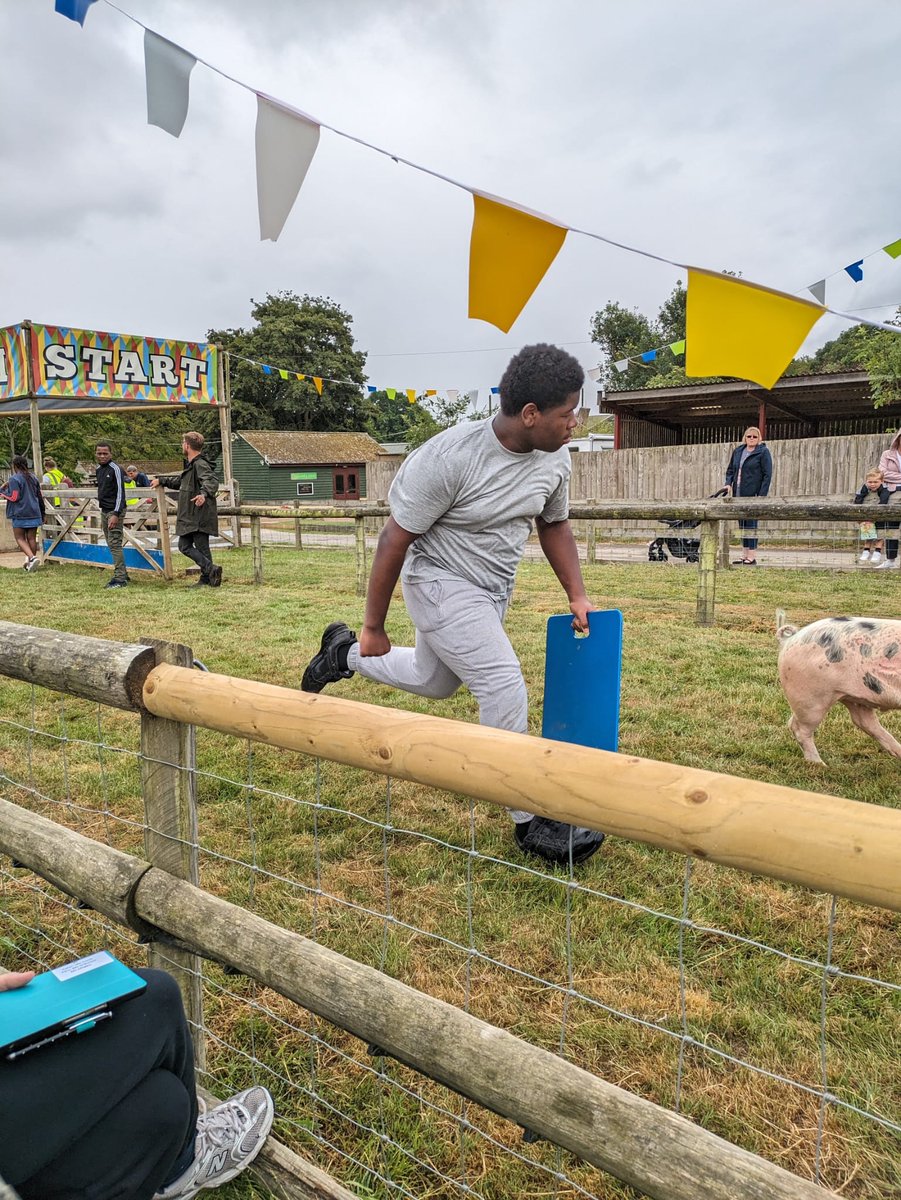 Stormont House tweet media