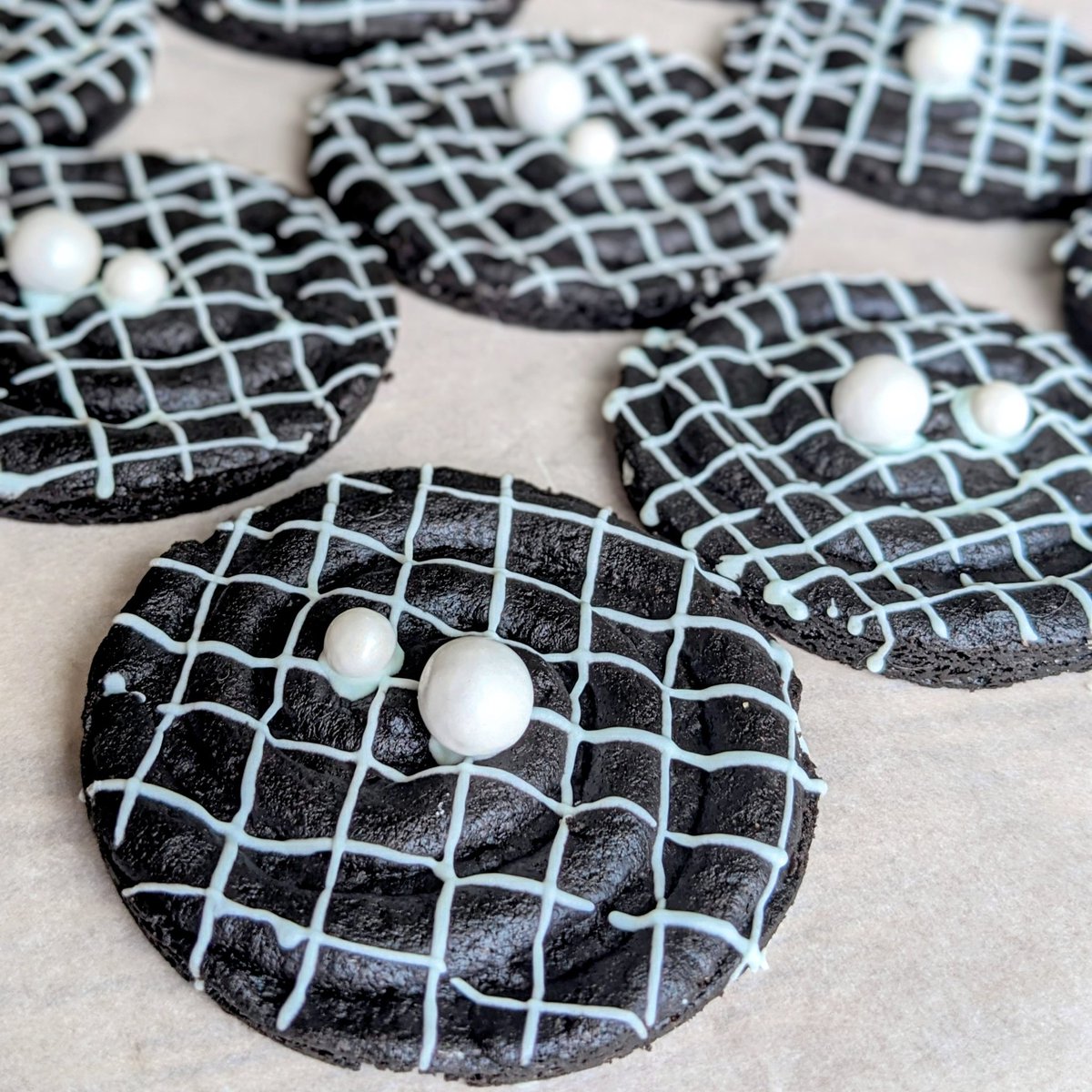 Made some cookies to celebrate the @NANOGrav announcement! Fortunately you don't need pulsars to detect these #GravitationalWaves (a mouth works fine)
