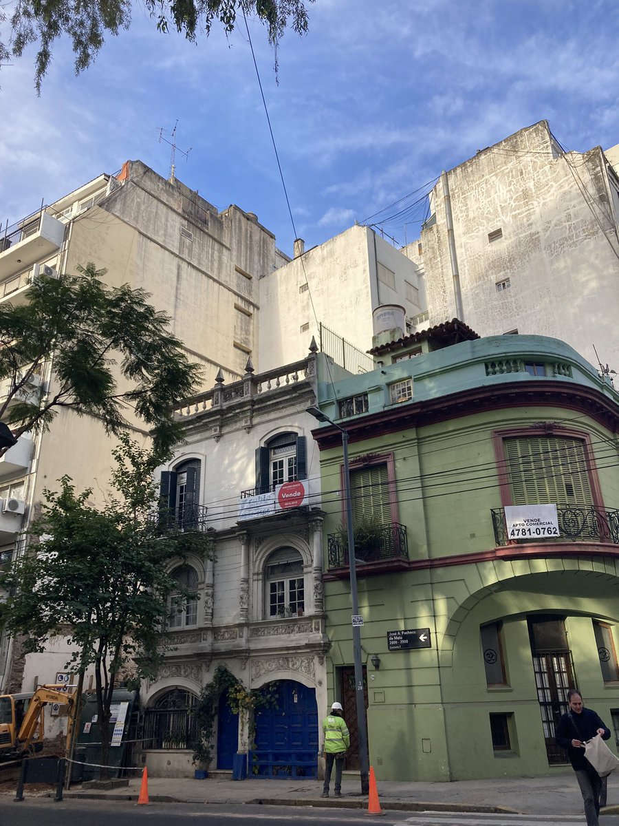 Fte a Htal Rivadavia <a href="/natzkerba/">Ilustro Para No Olvidar</a> <a href="/BastadeDemoler/">Basta de Demoler</a> <a href="/bsasperdida/">Buenos Aires Perdida</a> <a href="/DemoliendoBA/">Demoliendo Buenos Aires</a> <a href="/observatorioODC/">Obs Der a la Ciudad</a> @ElMovimiento_EM <a href="/paisajeante/">P a i s a j e a n t e</a> <a href="/icomosargentina/">ICOMOS Argentina</a> <a href="/FaduComunica/">UBA, FADU.</a> <a href="/alejandrocsome/">Bauhasaurus</a> <a href="/bastademutilar/">Basta de Mutilar Nuestros Árboles</a> <a href="/PCH_protege/">PALERMO CHICO PROTEGE</a> <a href="/CComuna14/">Consejo Comuna14</a> <a href="/ro2000002/">Rodrigo Ruiz Ciancia</a> <a href="/unmaurito/">Mauro Braulio</a>