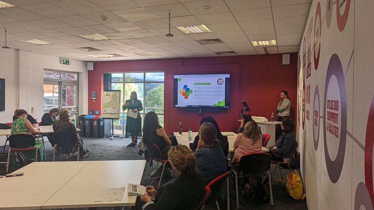 For our next workshops we have Mererid Lewis from Ysgol Treganna discussing inclusive learning and collaborative working. #USWALNConference