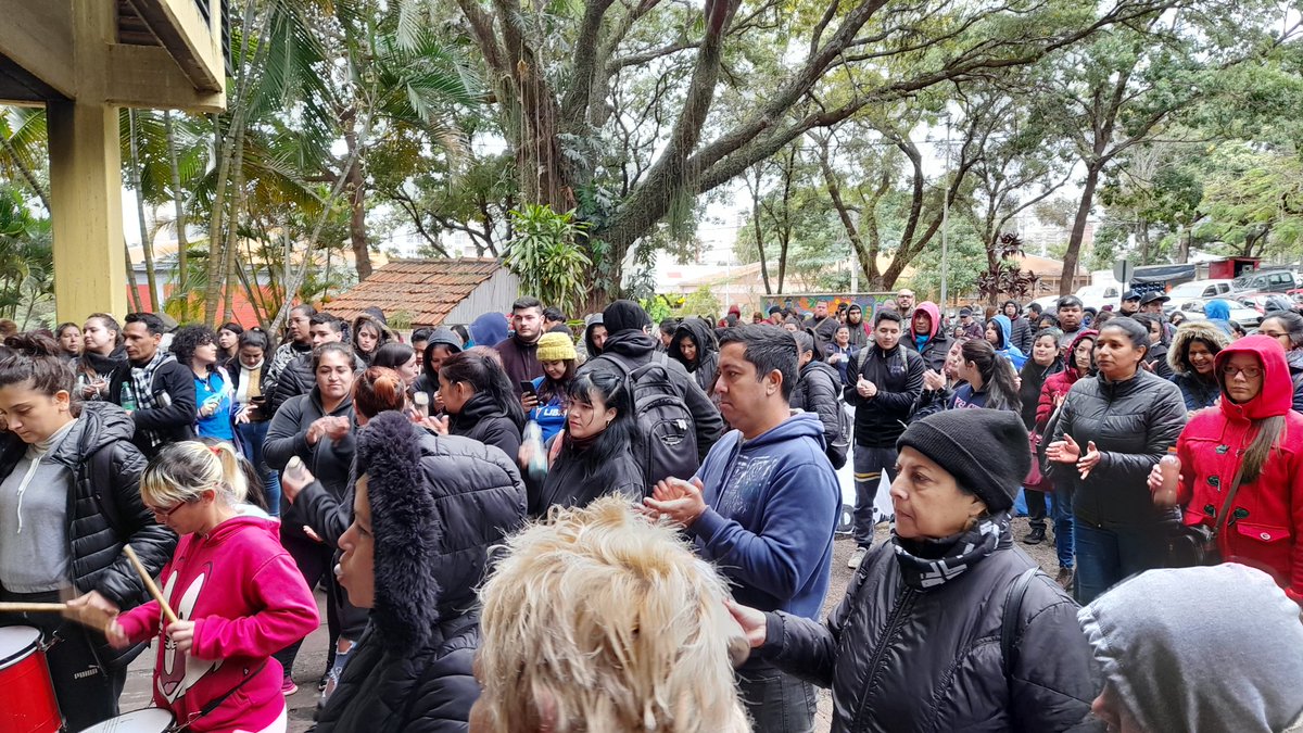 LdsMnes's tweet photo. Nuevamete nos encontramos frente al ministerio, 3er día de lucha!Seguimos sin respuestas...
Exigimos al ministro @FernandoMezaOK  que nos atienda. https://t.co/r2yaM6MAXL