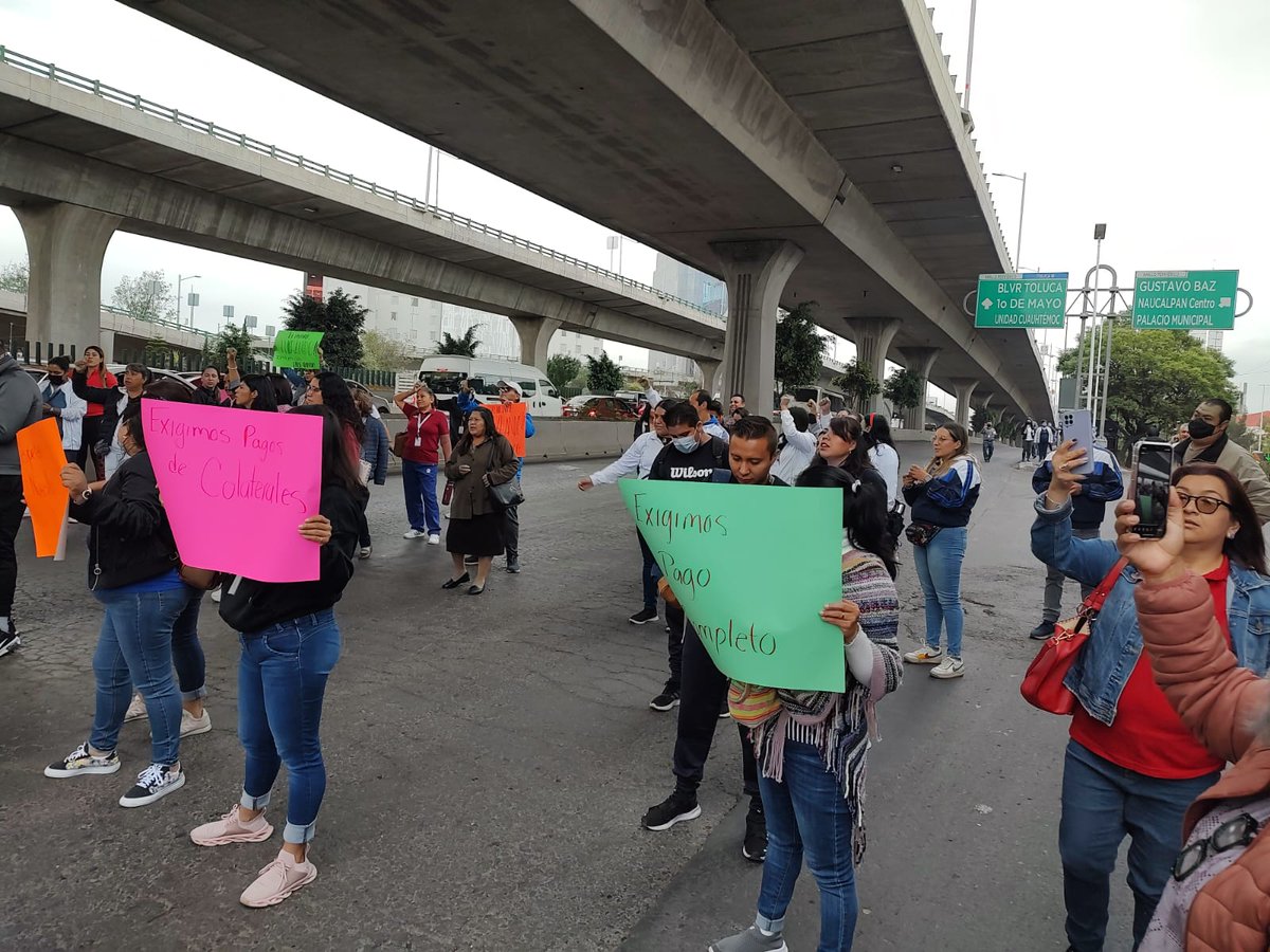 EdomexRed's tweet image. #Maestros se encuentran #cerrando los #carriles laterales de #periférico a la altura del ayuntamiento de #Naucalpan, así como la vía Mario #Colin el #Tlalnepantla.