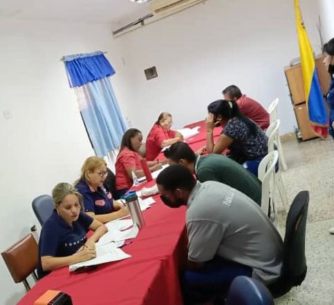 Derecho_paz's tweet photo. En la actualidad, este equipo se encuentra desplegado en el estado Zulia, donde se tienen estimado evaluar a un total de 2.800 penados en libertad, para luego iniciar estas evaluaciones en el estado Falcón e ir  avanzando progresivamente por todos los estados del país. https://t.co/hoWJVF945w