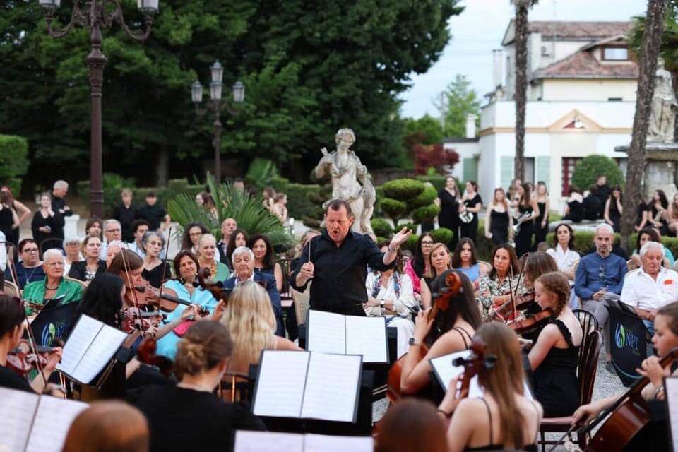 CerddNPTMusic's tweet photo. Cerdd NPT Music Lake Garda, Italy tour 🇮🇹

#nms #nptcbc https://t.co/mu3ffLjp5m