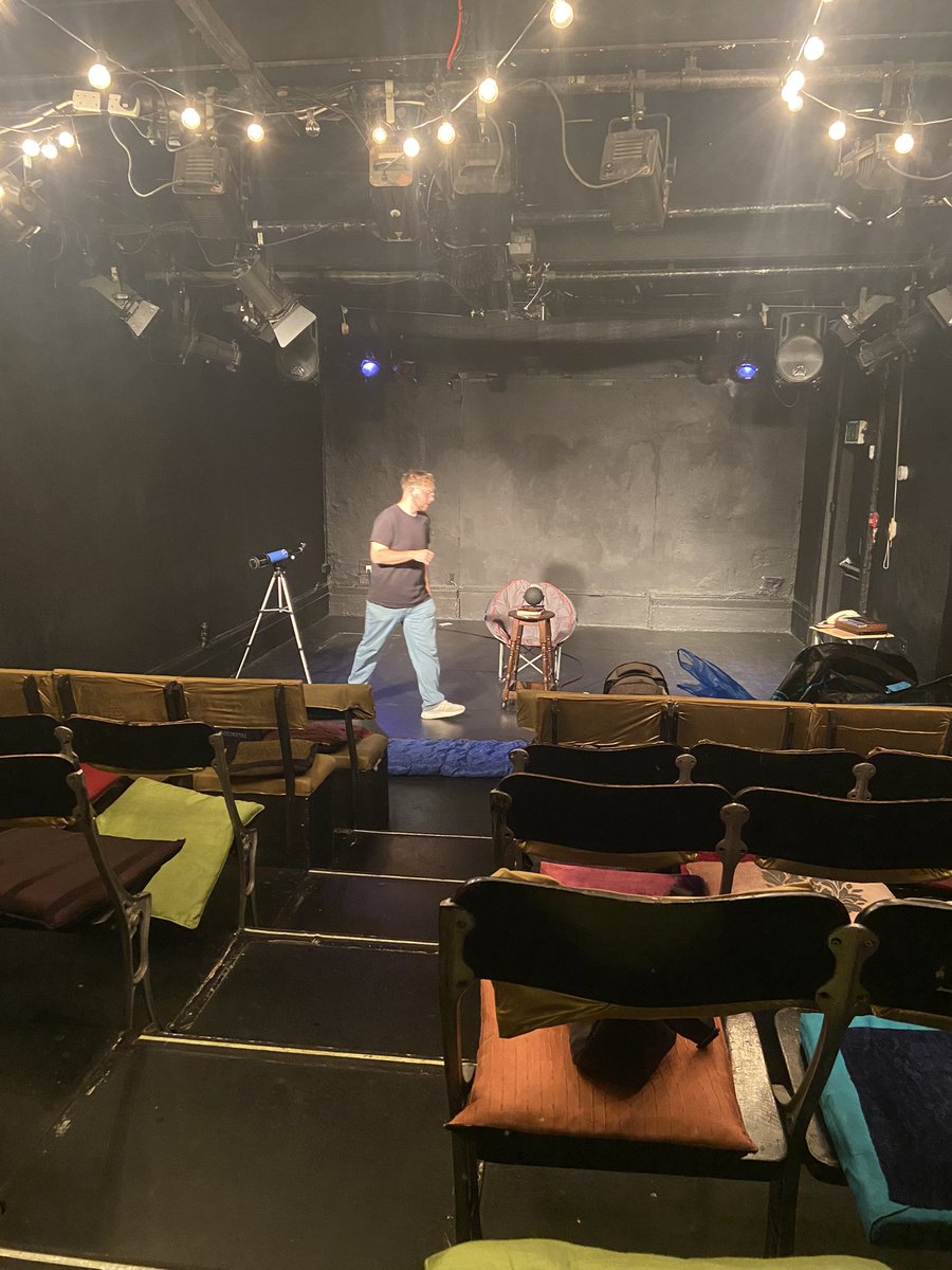 LikeMindedEnter's tweet photo. Few snaps from Tech rehearsal. Swipe to end to see our surprise guest. 

‘EVERYTHING THAT ANNOYS ME AND YOU’

LIKE, SHARE AND COME SEE THE BLOODY SHOW!!

London🎟️ https://t.co/LpOM36DpLe

Edinburgh 🎟️ https://t.co/I5BPhyS49T

@rosiebtheatre @edfringe @greensidevenues 

#actor https://t.co/pNlLMvY5Bc