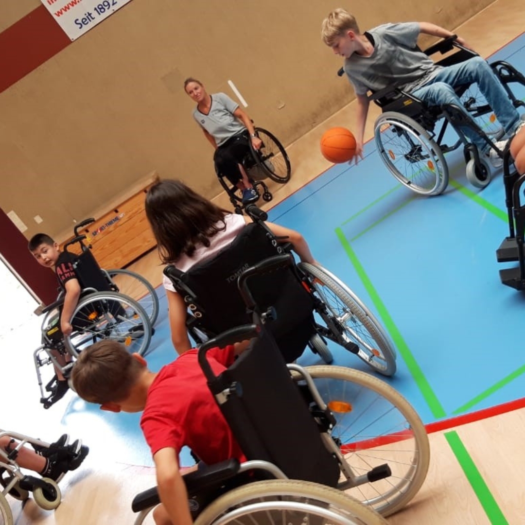 #KirstenBruhn tourt wieder durch die Schulen. 😊 Die Elisa-Kauffeld-Oberschule in Jever hat gerade Projektwoche und passend zum Motto „Gesund leben“ war Kirsten dort gestern zu Gast, um den Schülerinnen und Schülern das Thema Bewegung im Wasser und in der Halle näherzubringen.🙌